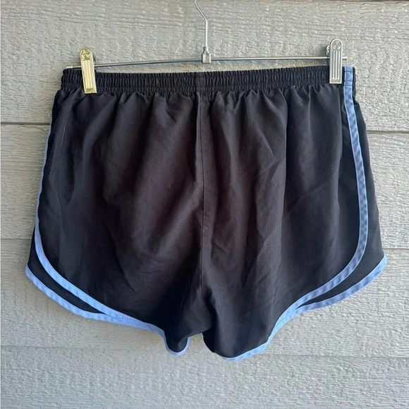 Women’s Medium Nike Shorts Exercise Athletic Running Gym Training Workout - Picture 2 of 7